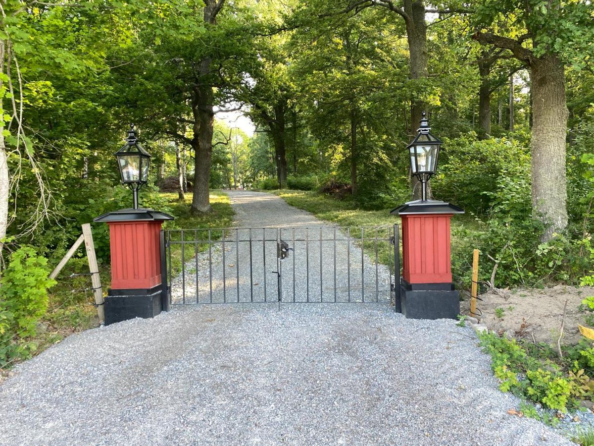 Villa Spectacular 6-Bed House In Beautiful Manor Park Mariefred Exterior foto